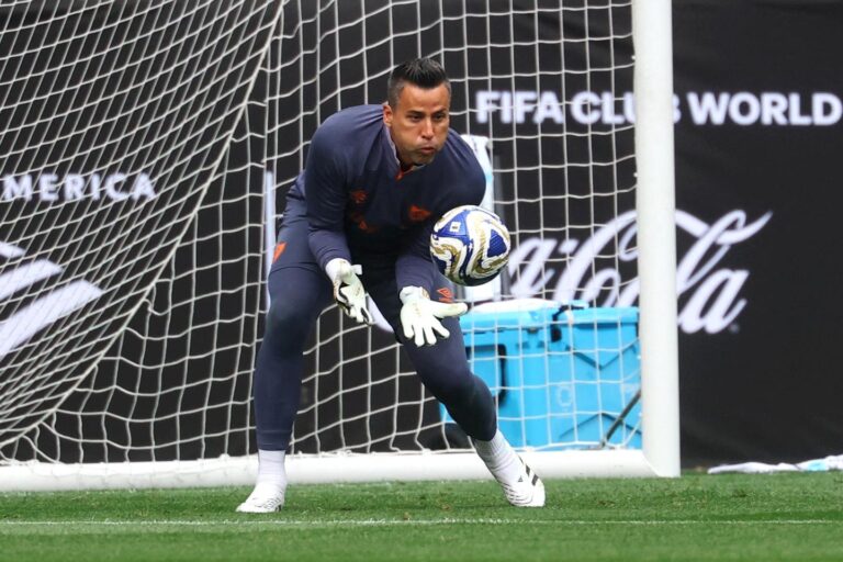 Avec 1 391 matchs joués, le Brésilien Fabio devient le joueur le plus capé de l’histoire du football