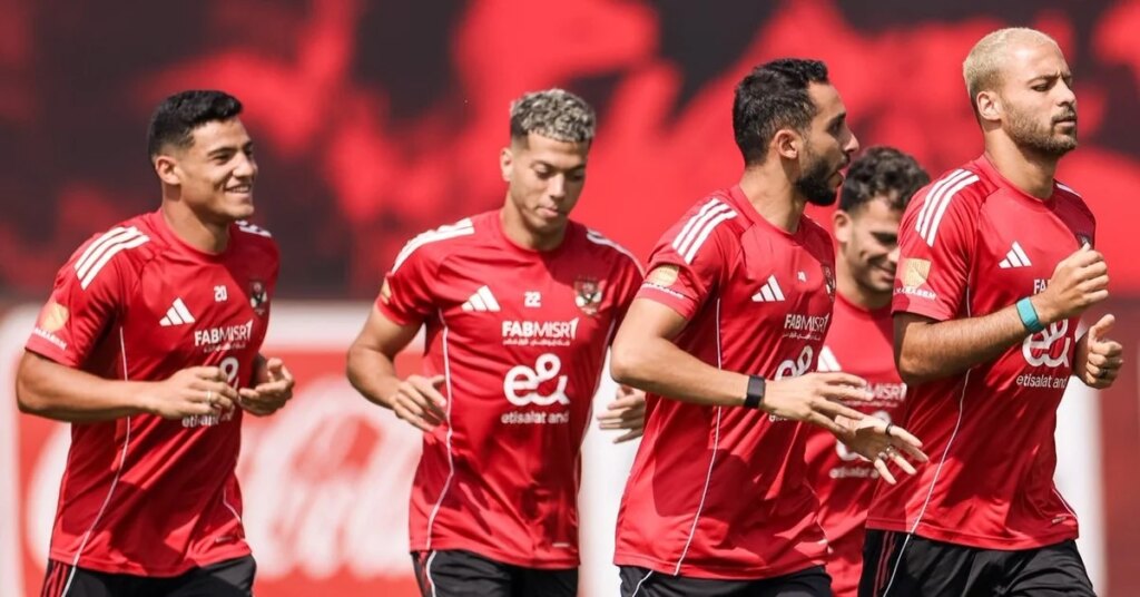 الهلال السعودي يُحدث زلزالًا في الأهلي بالاستثمارات المالية.. والخطيب أمام تحديات كبيرة بسبب قرارات ريفيرو وصفقة مثيرة تُلوح في الأفق! 1 الهلال السعودي يُربك الأهلي بقوة المال.. والخطيب يُواجه عاصفة قرارات ريفيرو بصفقة نارية مرتقبة!
