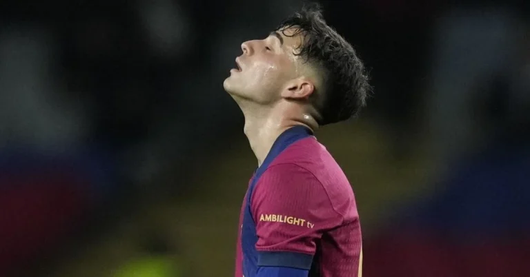 رحيل مؤلم في برشلونة.. أحد أقرب أصدقاء بيدري يغادر النادي بعد تجاهل قاسٍ من فليك!