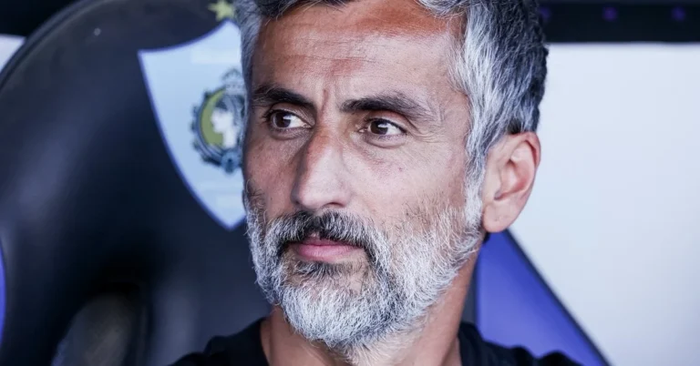 الأهلي يستقر علي خليفة خوسيه ريبيرو.. مفاجأة كبرى وصراع مالي ناري مع الزمالك حول لاعب يطلب مليون دولار!