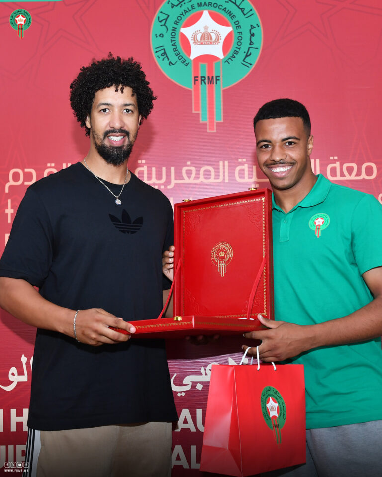 صور من حفل تكريم لاعبي المنتخب الوطني السابقين الذي أقامته الجامعة الملكية في خطوة تعكس الاعتزاز بالإنجازات الرياضية.
