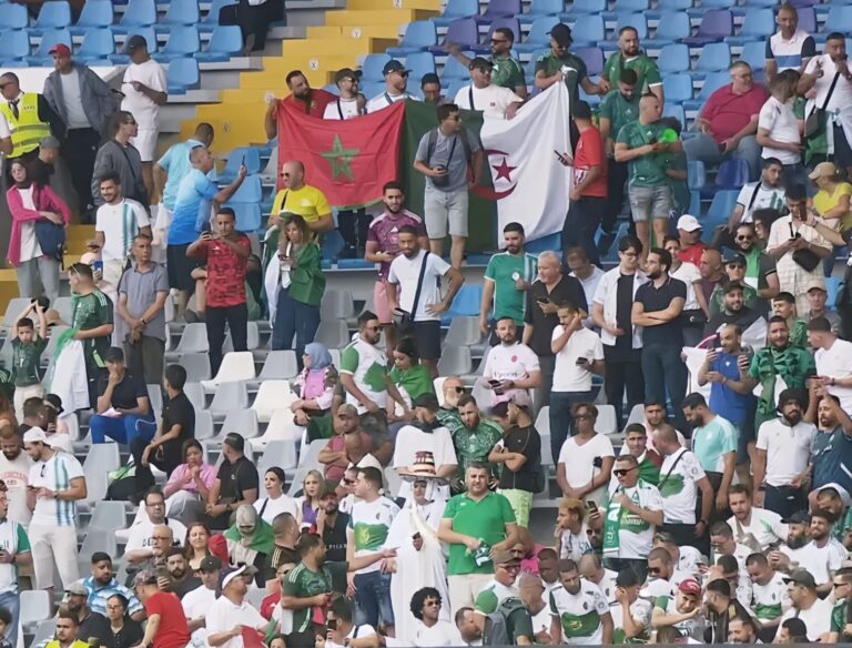 سيبقى التاريخ شاهداً على أن المغرب لم يخن الجزائر، فالمغاربة حضروا في الملعب ووقفوا إلى جانب أشقائهم.