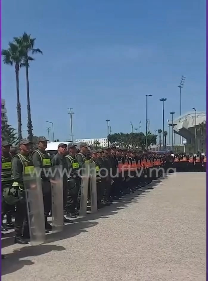 هل سمعت الأغاني الجديدة في بوديناتك؟ تحية لكل من لم يصدقني، الأمور لم تتغير، الباب لا يزال مغلقًا.