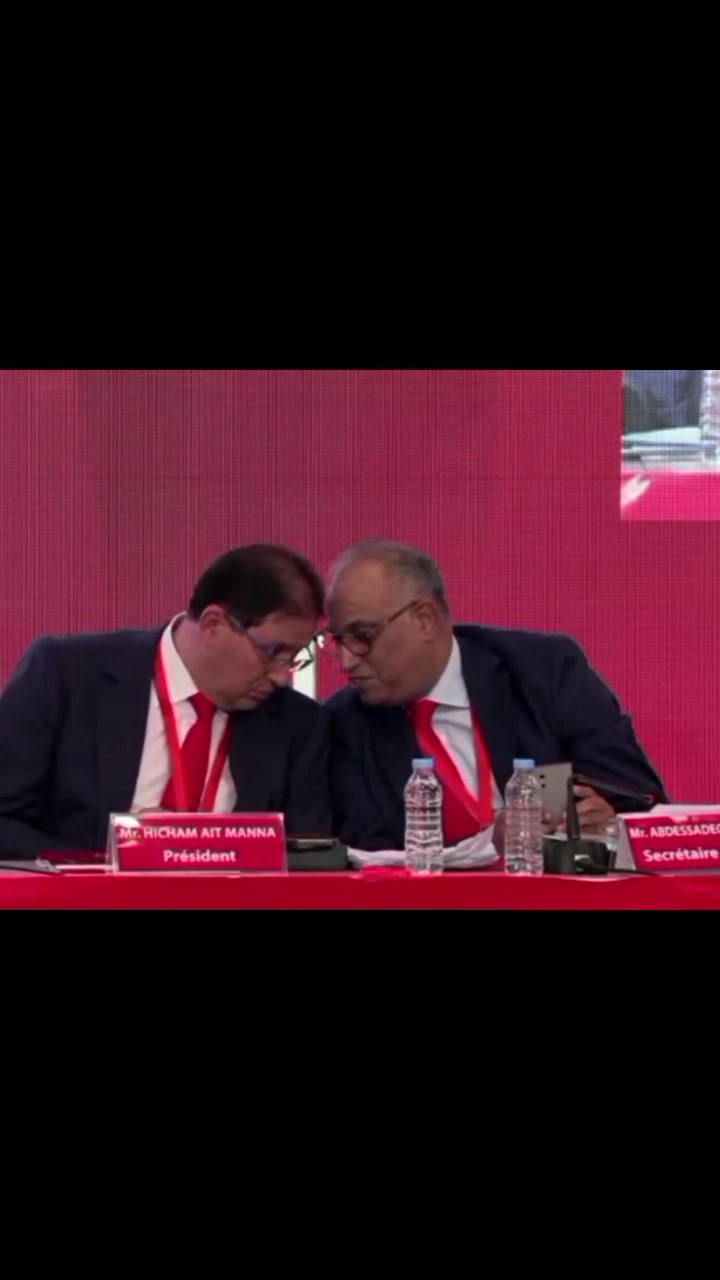 مرشيد يعلن لحظات الفرح لعشاق وداد الأمة، والجمهور في أوج الحماس.