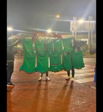 والله لم يفوتوا أي فرصة!