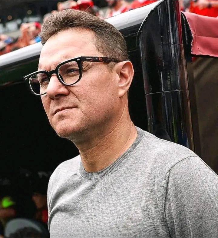 محمد أمين بنهاشم يواصل مشواره مع الفريق، والمكتب لا يفكر في إقالته.