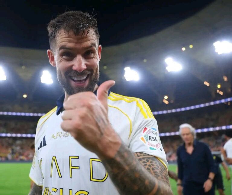 إينيغو مارتينز يقترب من تحقيق لقب الدوري في موسم debut مع النصر.