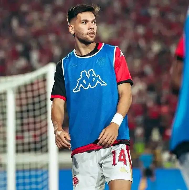 فيريرا يشارك مع الفريق في مباراة اليوم بعد مطالب الجماهير.