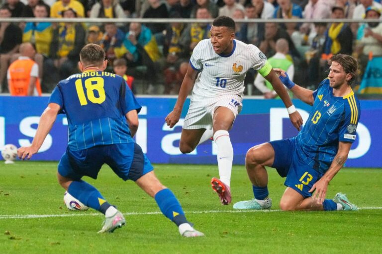 débuts réussis pour les Bleus, malgré quelques nuages, en qualifications pour la Coupe du monde 2026