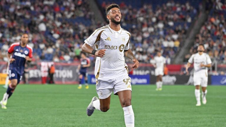 match avec Los Angeles, 24 heures d'avion pour jouer avec le Gabon, pas d'entraînement et un triplé d'entrée... la folle aventure de Denis Bouanga