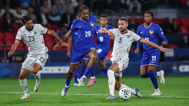 les Bleus s'imposent dans la douleur mais se rapprochent du Mondial, Mbappé buteur et passeur