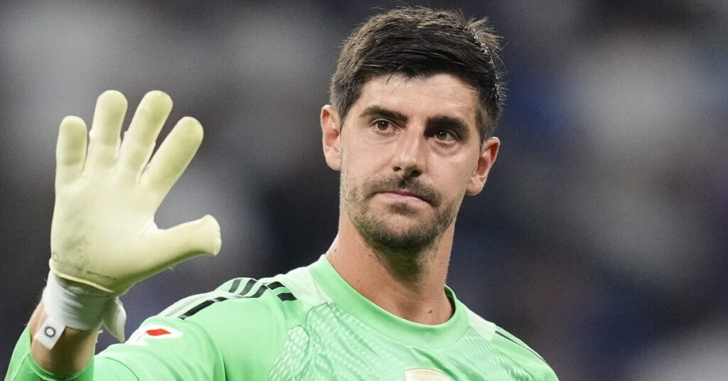 “ريال مدريد يلعب أحيانًا بعشرة لاعبين فقط” بسبب ضعف أداء زميله! – الجول