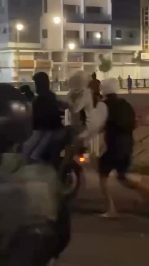 ساعة 00:50: لحظة مثيرة توثق سرقة دراجة نارية تخص الشرطة!
