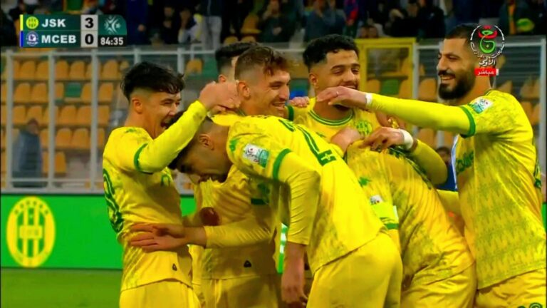 فرحة كبيرة بفوز الشبيبة على نـادي بارادو 2-1، والهتافات تهتف بحياة جياسكا!