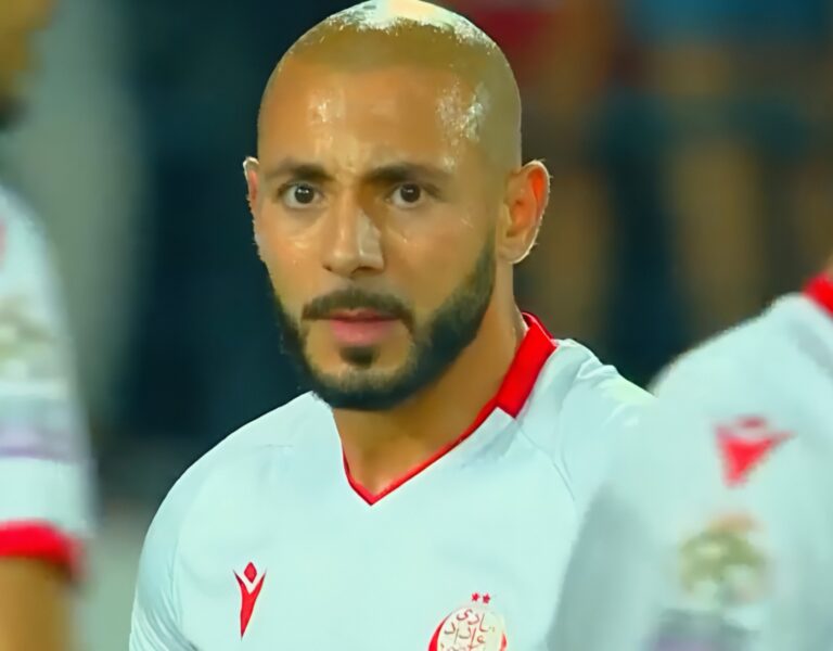وا أسفاه.. الجمهور يرفع صوته بالاستنكار تجاه الخلل في الأداء، معبرًا عن خيبة أمله بوضوح.