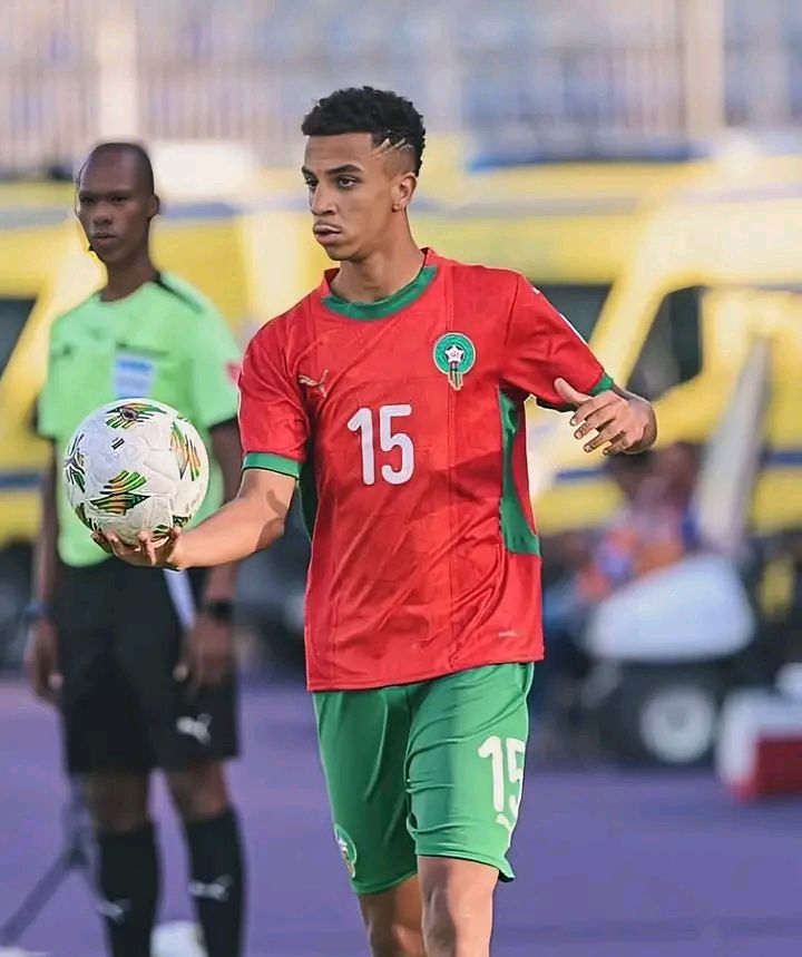 لوجسيت في دارو بحي مولاي رشيد: شباب مغربي حر يتحدى التحديات يوميًا.