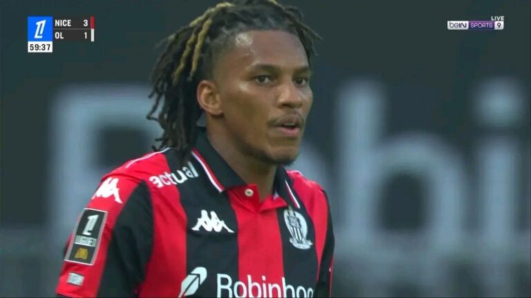 بوغبا العربي هشام بوداوي، ابن الجزائر، يسجل هدفاً رائعاً في شباك المنافس، ليؤكد تألقه ومهاراته الفائقة.