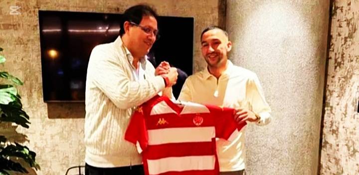 حكيم زياش يُسطّر التاريخ في أكبر أندية المغرب من حيث الألقاب والجماهير. 1 حكيم زياش يُسطّر التاريخ في أكبر أندية المغرب من حيث الألقاب والجماهير.