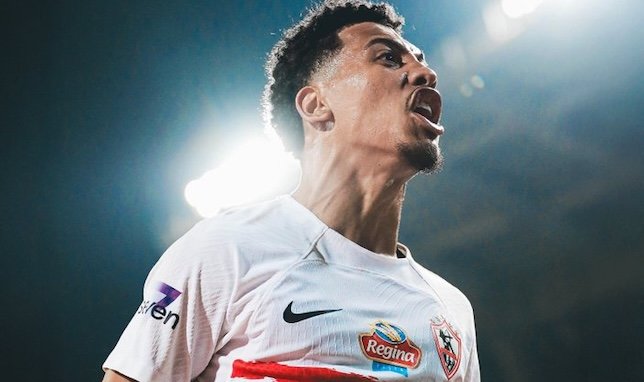 خوان بيزيرا لاعب الزمالك يحتفل بتسجيل هدف في الدوري المصري موسم 2024-2025.