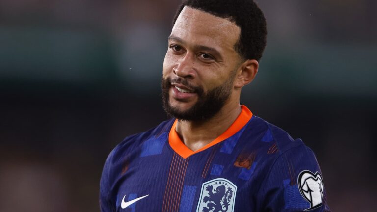Depay manque le début du rassemblement avec les Pays-Bas après le vol de son passeport