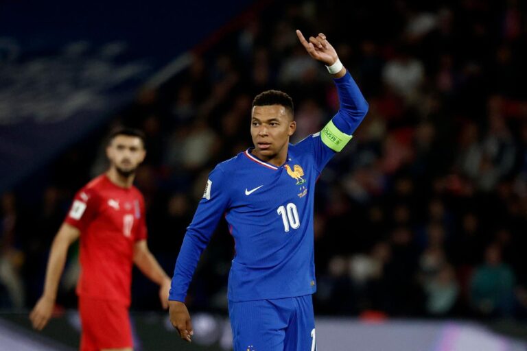 le résumé de la victoire poussive mais précieuse des Bleus