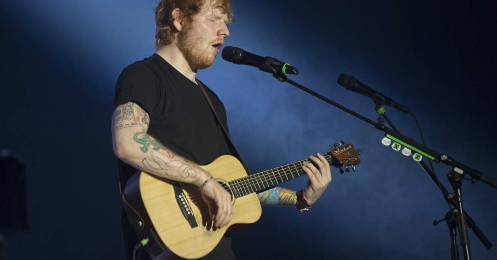 توافر قمصان برشلونة الكلاسيكية بالتعاون مع إيد شيران قبل مباراة الكلاسيكو. 1 قمصان برشلونة الكلاسيكية بالتعاون مع إيد شيران متاحة الآن قبل الكلاسيكو – الجول