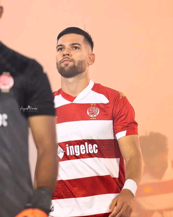 الدفاع القوي ضمان للأمان، وإخراج الكرة من تحت الضغط يمنح الفريق قوة إضافية.