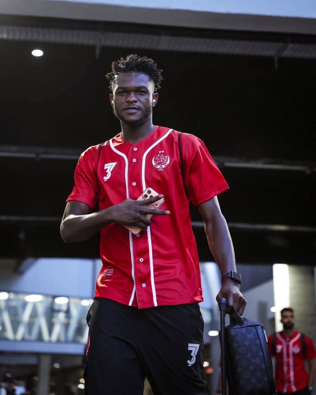 جمهور الوداد محق في مطالبه، فوجود عطاش وكوايري معًا في وسط الملعب ضروري.