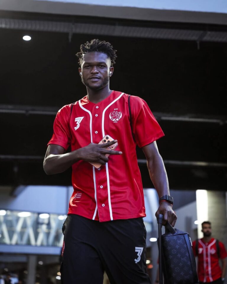 جمهور الوداد محق في مطالبه، فوجود عطاش وكوايري معًا في وسط الملعب ضروري.