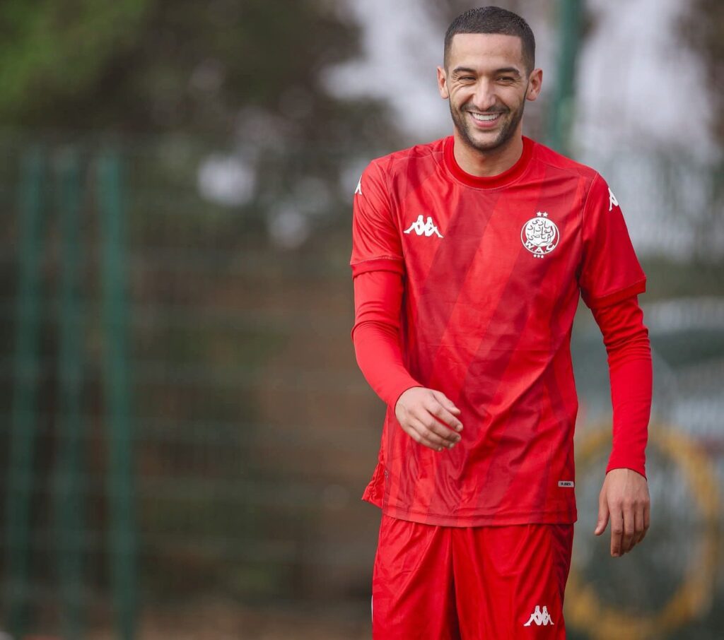 بات غياب السبع عن الساحة طويلاً، حتى انضم لأكبر الأندية في المغرب من حيث الألقاب، ليعود الفرح للجماهير. 1 بات غياب السبع عن الساحة طويلاً، حتى انضم لأكبر الأندية في المغرب من حيث الألقاب، ليعود الفرح للجماهير.