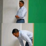 مدرب الرجاء الجنوب إفريقي يفاجئ الجمهور بإعلانه إسلامه لأول مرة، صورة تظهره في لحظة مميزة.