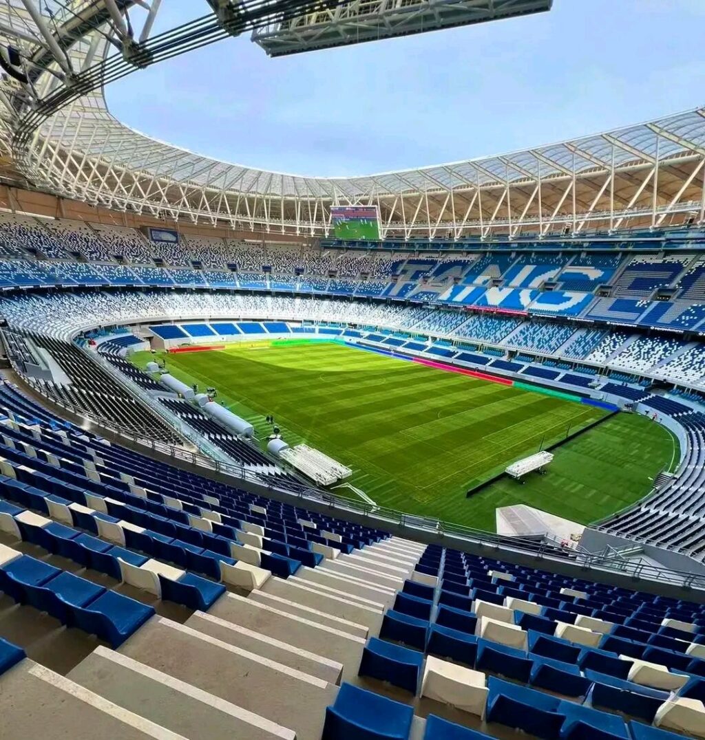 رائع .. لو كان هذا الملعب في دولة أخرى، لاحتفلوا بافتتاحه كما يُحتفل بالعيد الوطني.