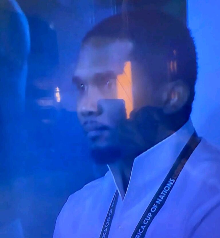 حسرة إيتو بعد هدف الكونغو القاتل في مرمى الكاميرون وخروج الفريق من المنافسة.