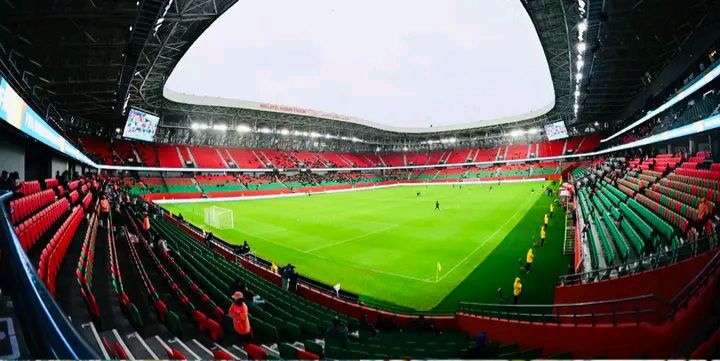 تخيلوا الملعب مغطى باللون الأحمر خلال مباراة الوداد ضد الفتح الرباطي.