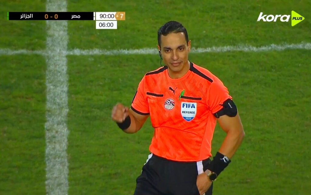 تحية تحف بذكر الحكم المصري حمادة القلاوي، الذي برز بمستوى عالٍ من الحيادية خلال إدارته للمباراة.