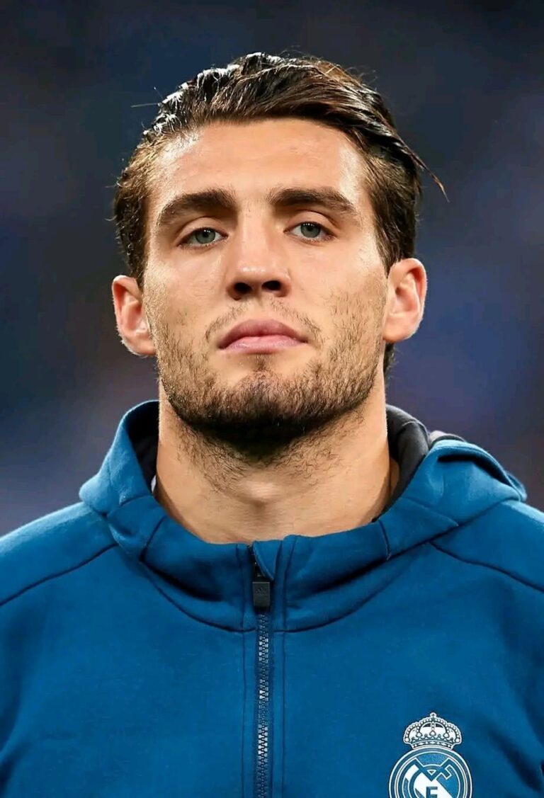 ثلاث سنوات مع إنتر ميلان، ثلاث سنوات مع ريال مدريد، وخمس سنوات في تشيلسي، مسيرة حافلة بالإنجازات.