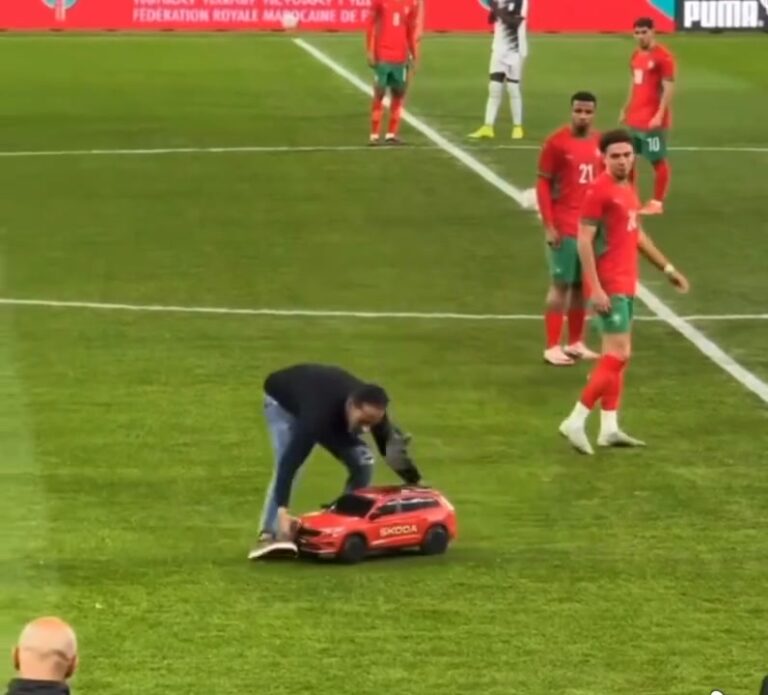 لاعب "والله ما فوتو شوب" يبتكر أسلوباً جديداً في مباراة "بللاد تاشي" التي لم يسبق لها مثيل.