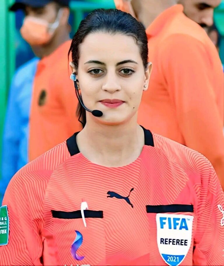 الكاف يستبعد الحكم المصري المتميز من إدارة مباريات كأس أمم إفريقيا.