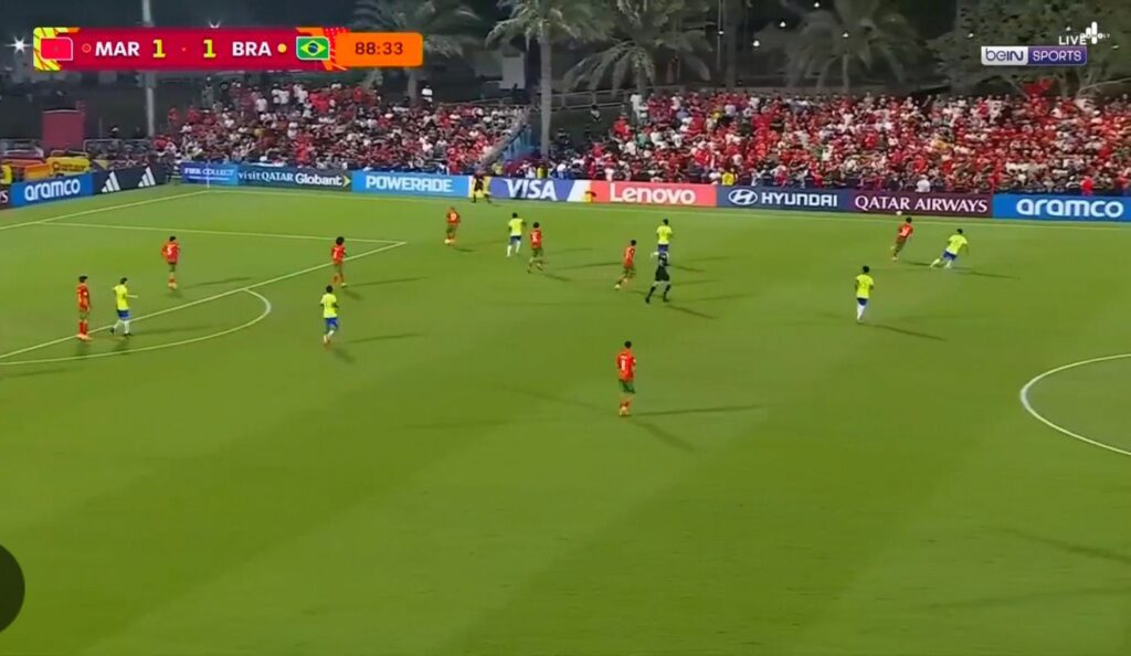 الدقيقة 90: تعادل 1-1 بين البرازيل والمغرب، 4 دقائق تفصلنا عن نهاية المباراة المشتعلة!
