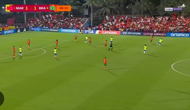 الدقيقة 90: تعادل 1-1 بين البرازيل والمغرب، 4 دقائق تفصلنا عن نهاية المباراة المشتعلة!