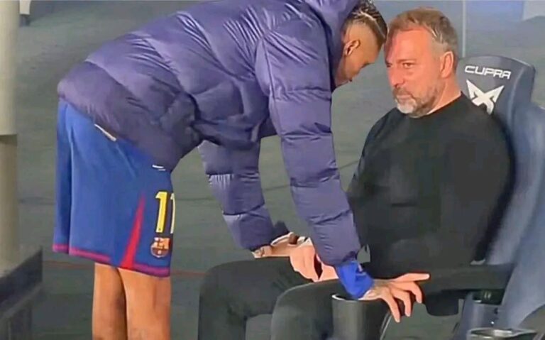 رافيـنها يُعزي هانـسي فليك الذي بدا متأثراً، ولا زالت الأسباب غامضة.