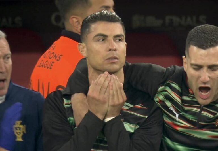 شركة الماء الخاصة بكريستيانو رونالدو توزع كميات ضخمة في المساجد.