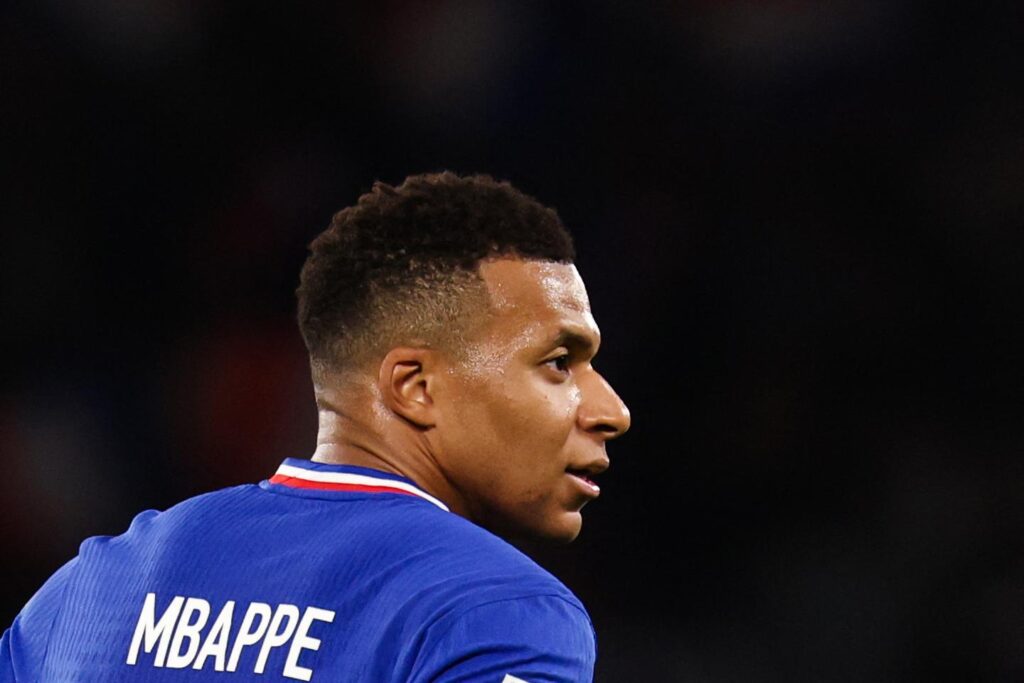 aux prud’hommes, le club réclame 440 millions d’euros au joueur, qui lui demande 263 millions