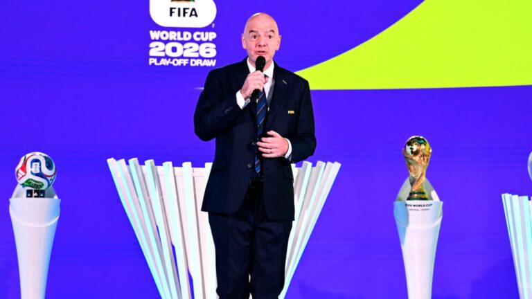 la composition de tous les chapeaux avant le tirage au sort, et les potentiels adversaires des Bleus