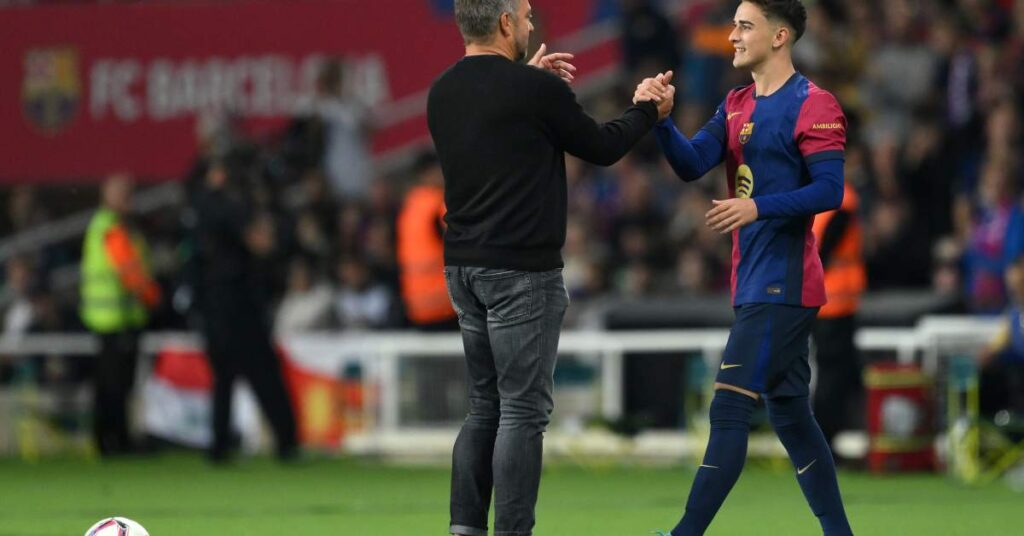 برشلونة ينتظر عودة نجم وسطه – الجول
