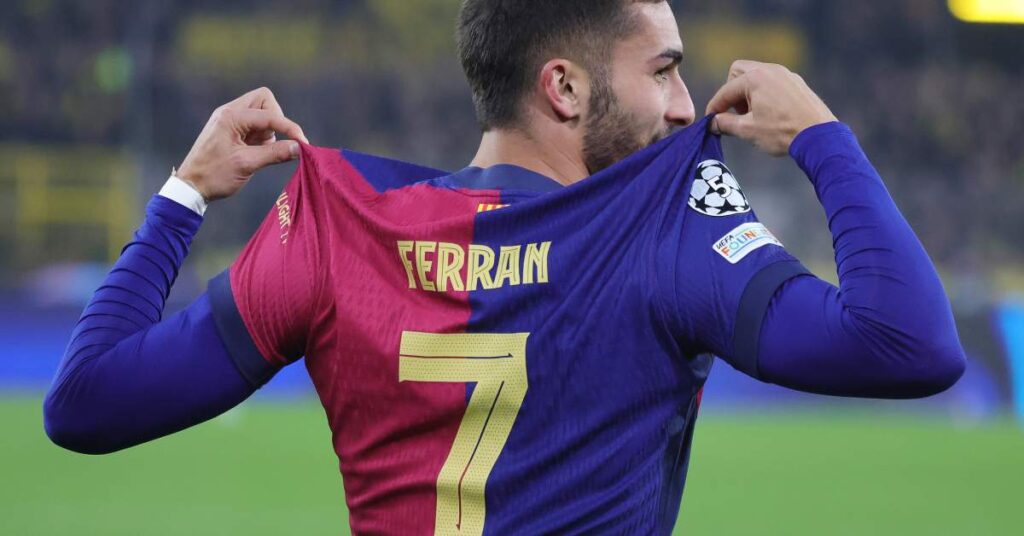 لماذا يحمل الرقم 7 مكانة خاصة في قلب لاعب برشلونة والمنتخب الإسباني؟ – الجول