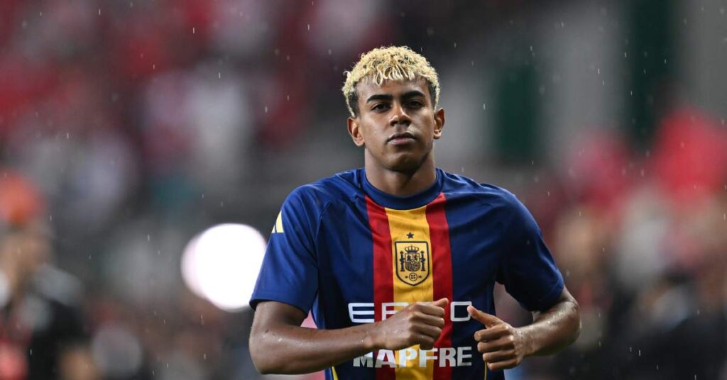 مدرب إسبانيا يكشف تفاصيل حديثه مع نجم برشلونة الشاب – الجول