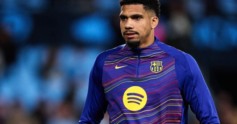 نصائح قيمة من نجم برشلونة لزميله في الفريق – الجول