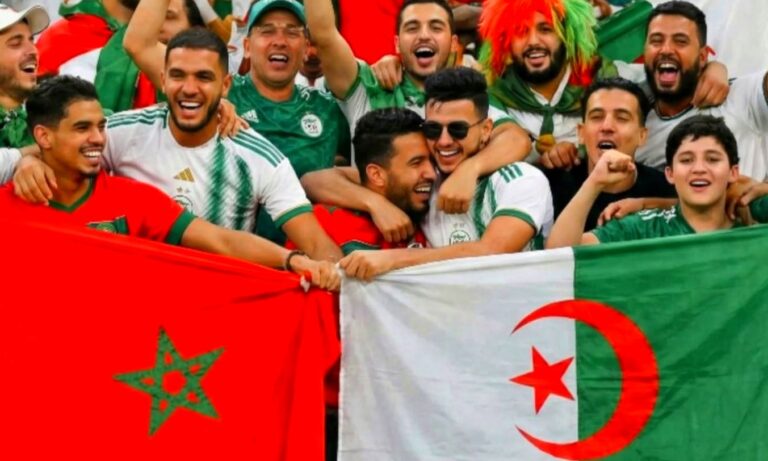 لقطة تاريخية رائعة: مغربي يحتضن جزائري في كأس العرب.