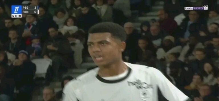 عبد الحميد أيت بودلال يتألق في قمة المباراة أمام باريس سان جيرمان.